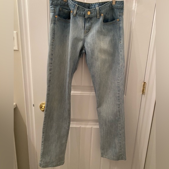 Guess Women’s Size 31 Scarlet Slim Bootcut Jeans in Light Denim - Picture 2 of 12